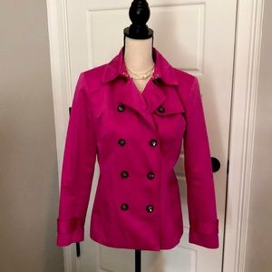 Vibrant Hit Pink with Navy lining.  Tucks I’m at the waist and rests on the hips